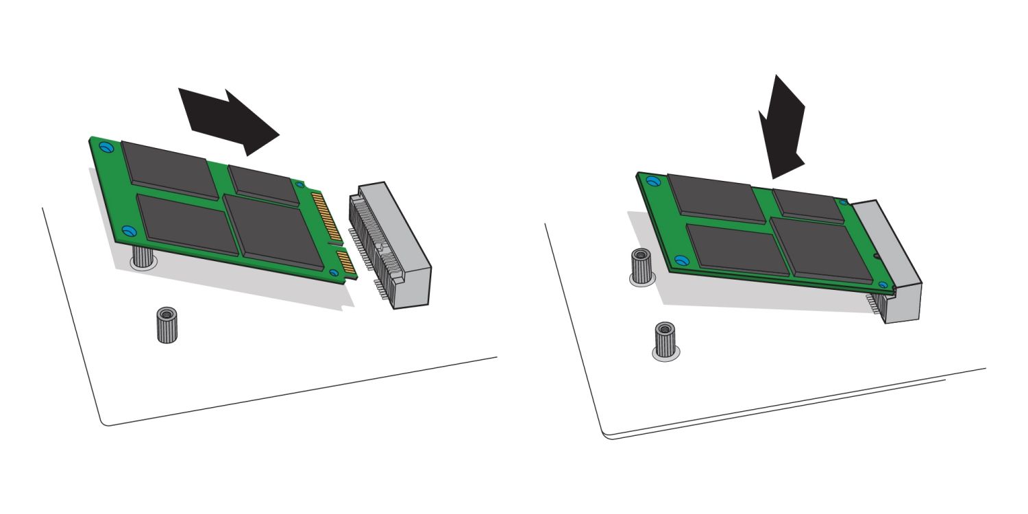 mSATA SSD 드라이브를 데스크톱 컴퓨터 마더보드에 위치한 mSATA 소켓에 삽입하는 방법을 보여주는 예시입니다.